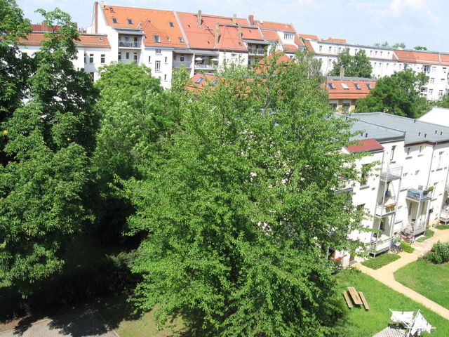 Ausblick + Einbauküche! Schöne,helle 2-Zimmer im DG